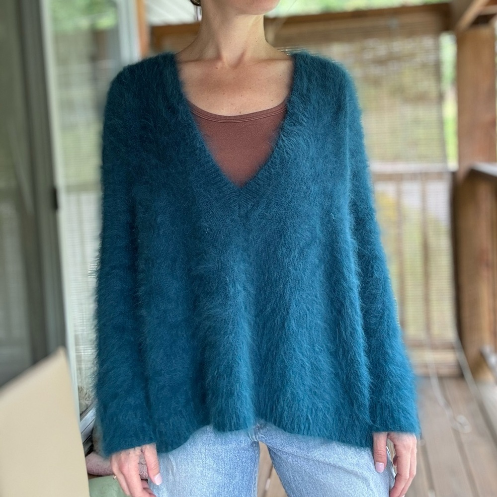 Theory Angora blend blue green v-neck sweater long sleeve fuzzy women’s small - Picture 2 of 9